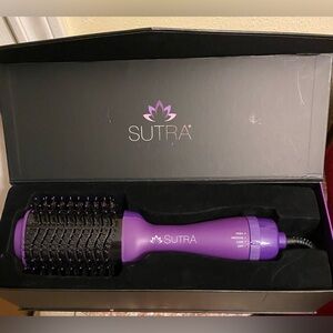 SUTRA PROFESSIONAL BLOWOUT BRUSH; LNWOT; Used once at the most.